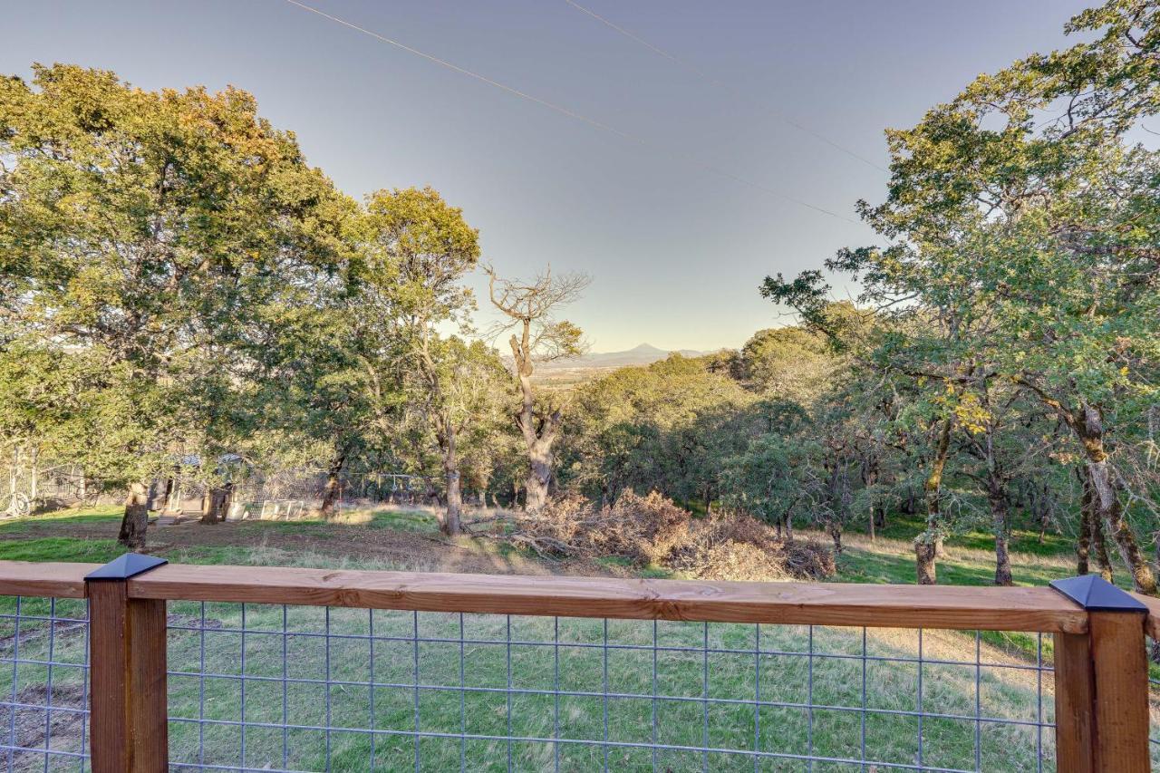 Cozy Central Point Bungalow On Working Winery! Esterno foto