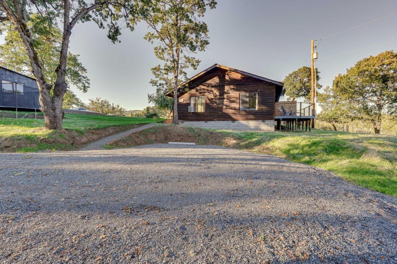 Cozy Central Point Bungalow On Working Winery! Esterno foto