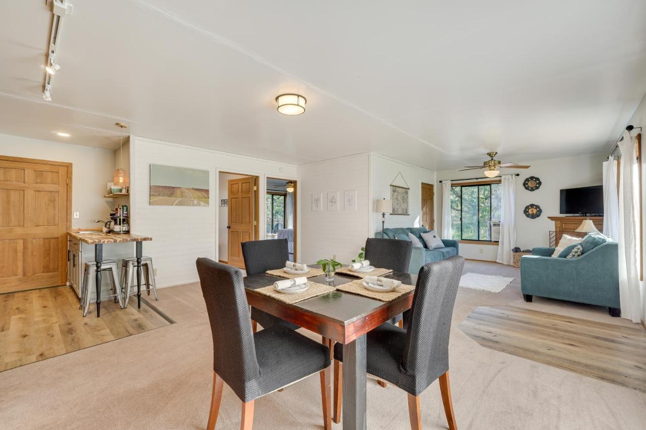 Cozy Central Point Bungalow On Working Winery! Esterno foto