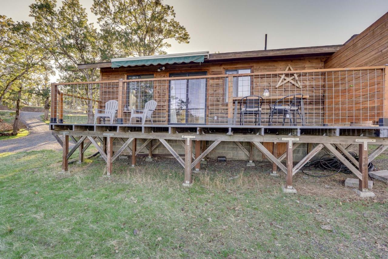 Cozy Central Point Bungalow On Working Winery! Esterno foto