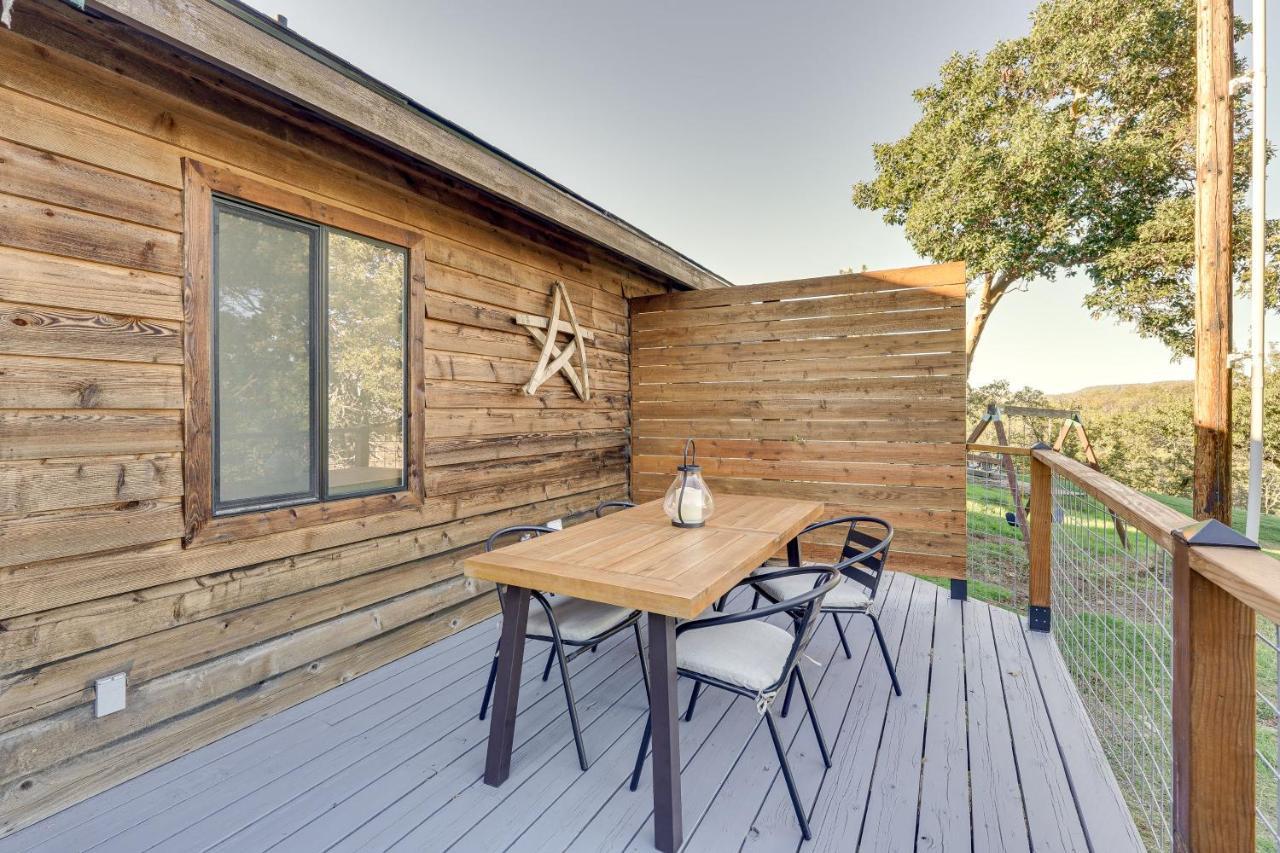 Cozy Central Point Bungalow On Working Winery! Esterno foto