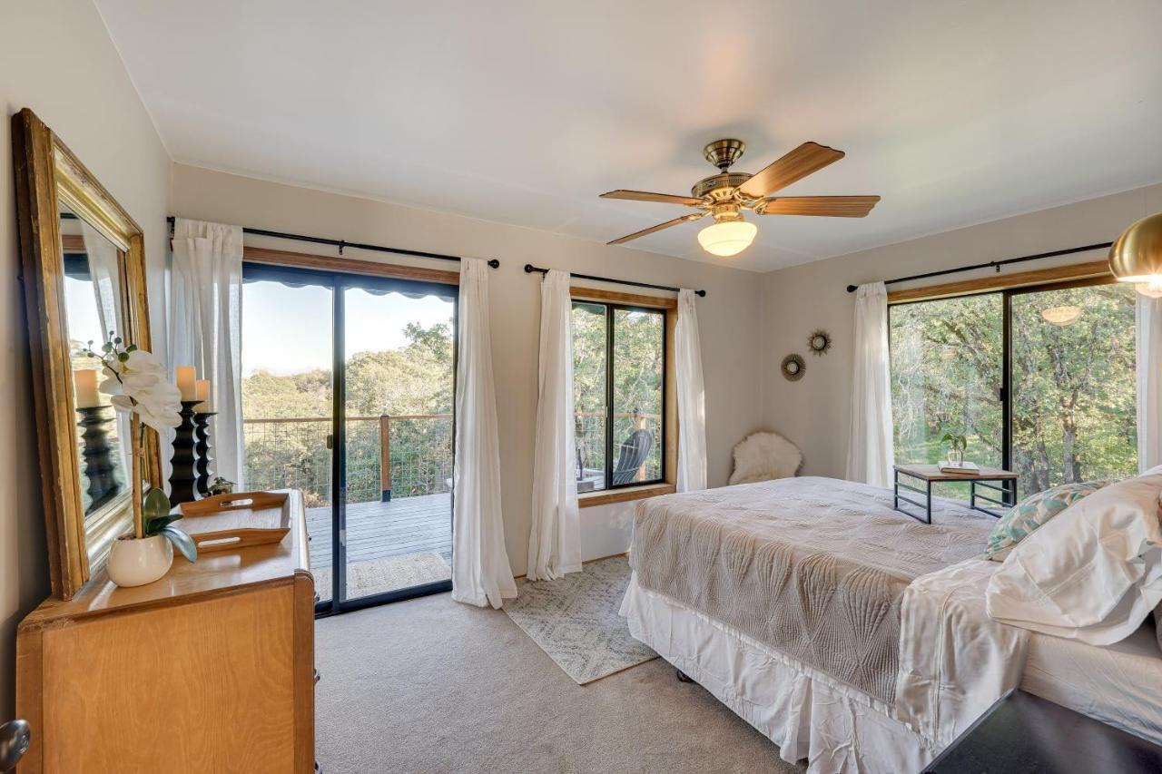 Cozy Central Point Bungalow On Working Winery! Esterno foto