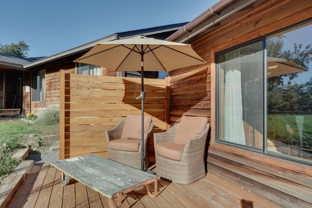 Cozy Central Point Bungalow On Working Winery! Esterno foto